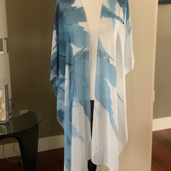 ⭐️Host pick⭐️New NancyJ kimono/coverup - Picture 5 of 10
